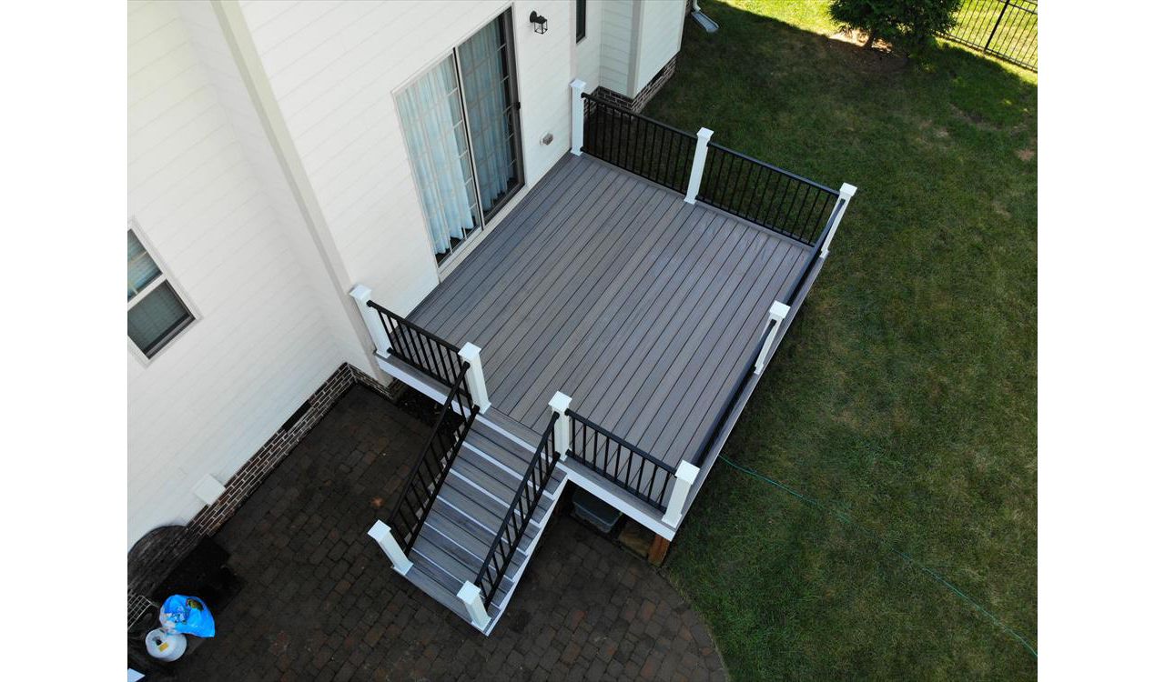 Super clean Enhance Rocky Harbor with Signature rails and Transcend white posts.