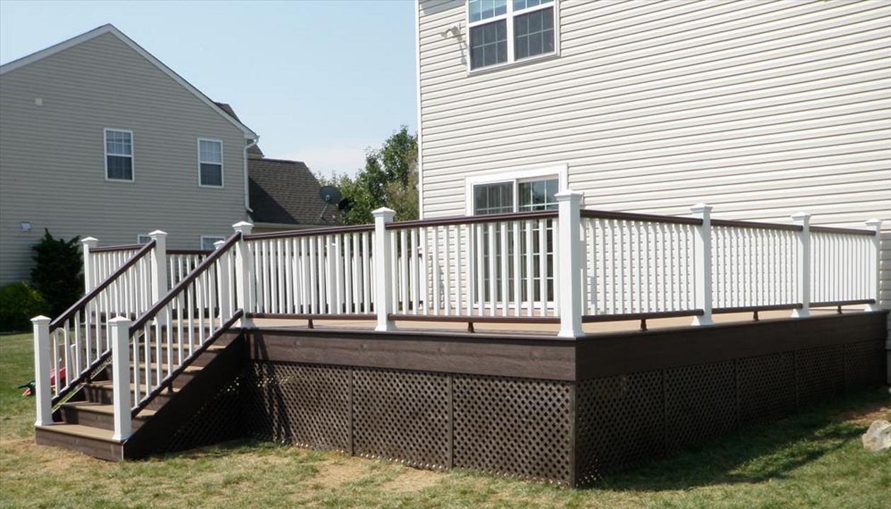 Trex Transcend Vintage Lantern Decking, White and Vintage Lantern Transcend Railing