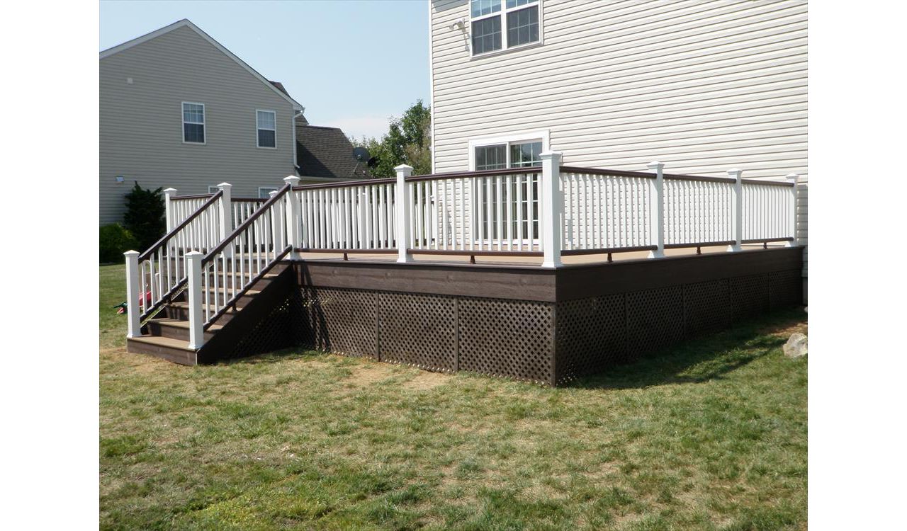 Trex Transcend Vintage Lantern Decking, White and Vintage Lantern Transcend Railing