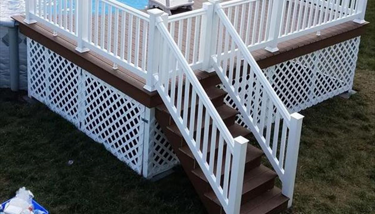 Custom Trex Select Deck around a pool