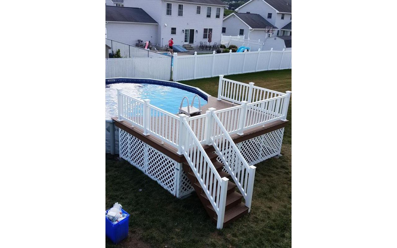 Custom Trex Select Deck around a pool
