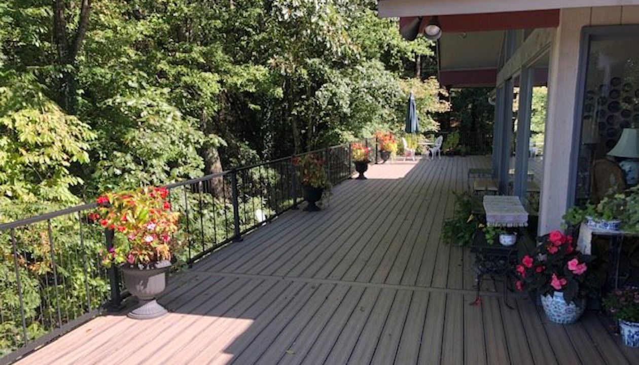 Trex Enhance Naturals Rocky Harbor with large living, dining & entertaining space is perfect for family gatherings