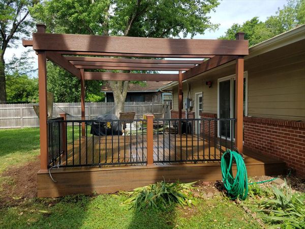 Trex Transcend Spiced Rum decking with Charcoal Black Signature aluminum railing with Tree House Post Sleeves in Wichita, KS