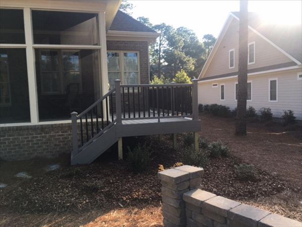 Beautiful Trex Transcend Gravel Path deck & railing in Southern Pines, NC