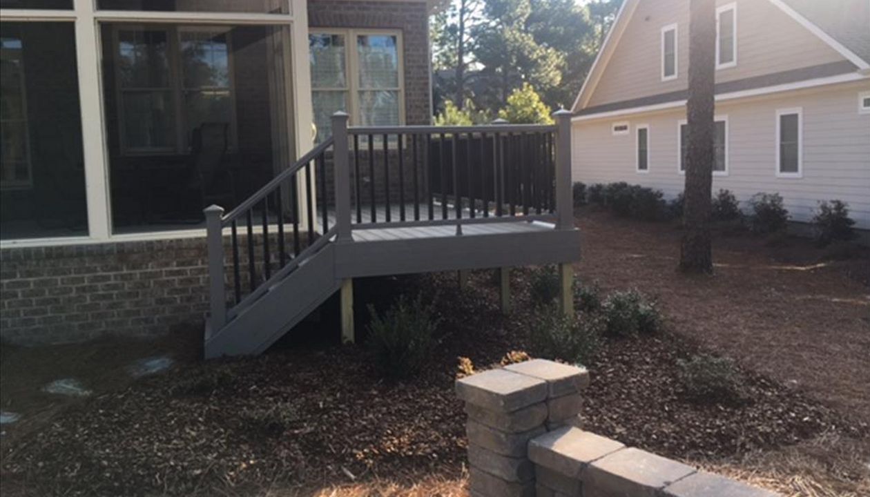 Beautiful Trex Transcend Gravel Path deck & railing in Southern Pines, NC