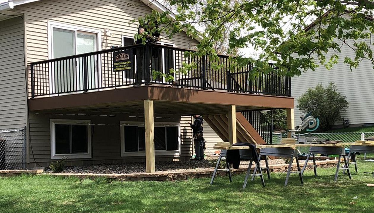 Trex Select Saddle Composite Deck with aluminum railing in Cottage Grove, MN