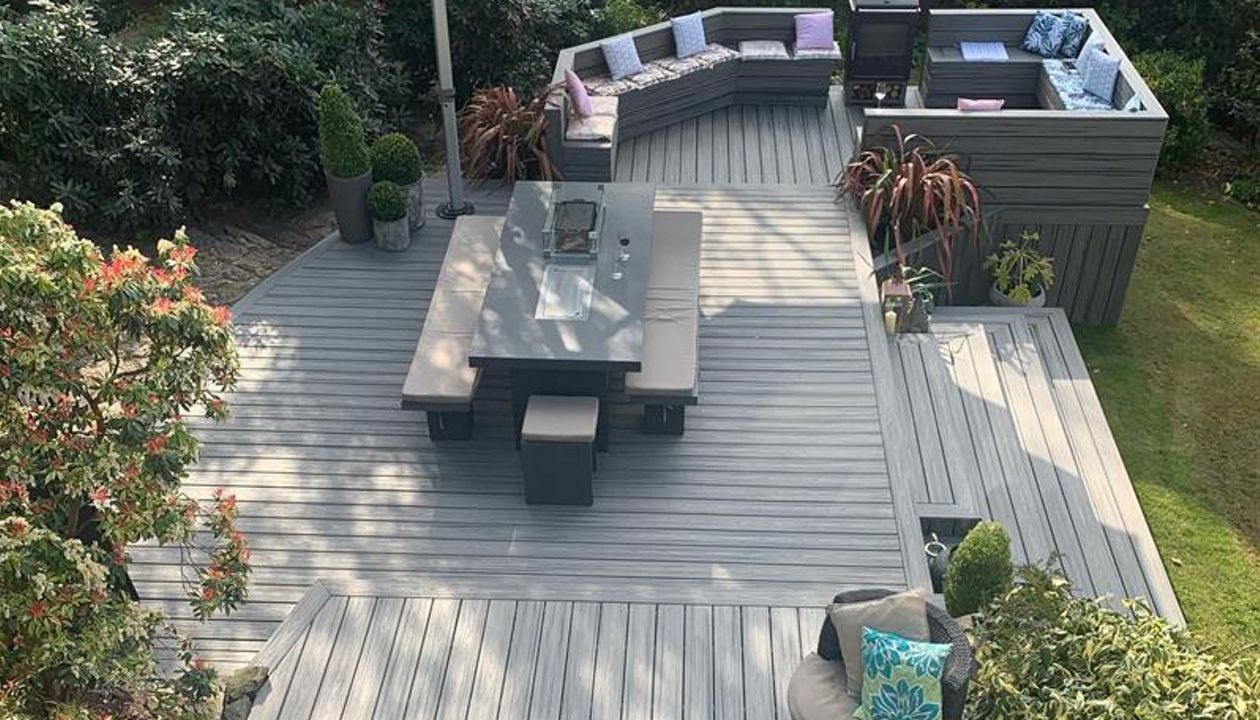 Trex Transcend Island Mist Deck with built in seating