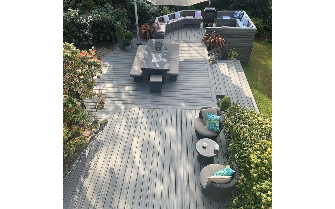 Trex Transcend Island Mist Deck with built in seating
