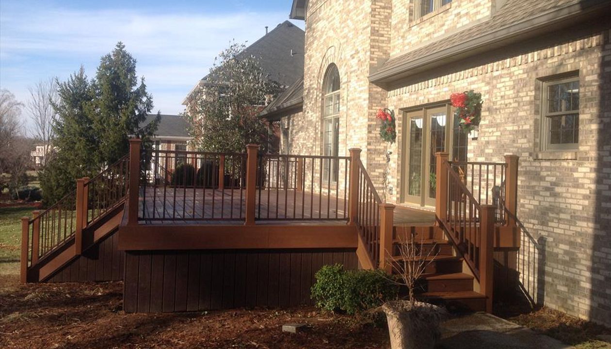 Trex Transcend Deck &amp; Signature Railing in Tree House/Lava Rock with Signature Railing in Southern Indiana