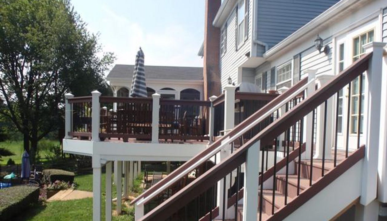 Trex Transcend Vintage Lantern Railing