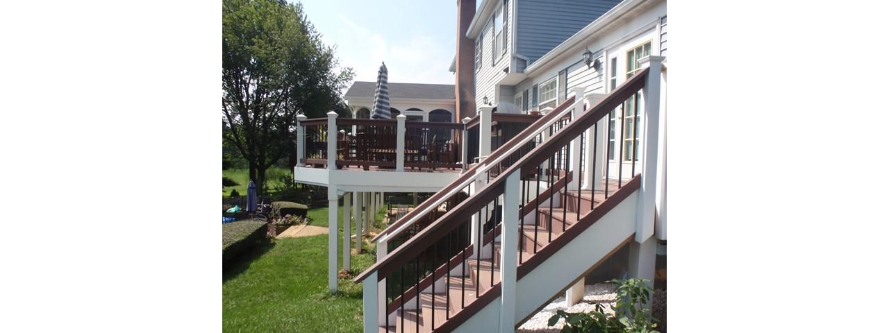 Trex Transcend Vintage Lantern Railing