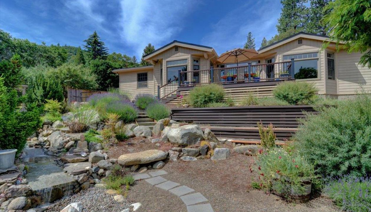 Transend rail with black round balusters and posts, Vintage Lantern rails