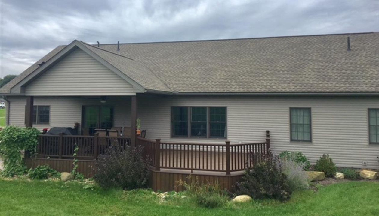 Trex Transcend Vintage Lantern railing