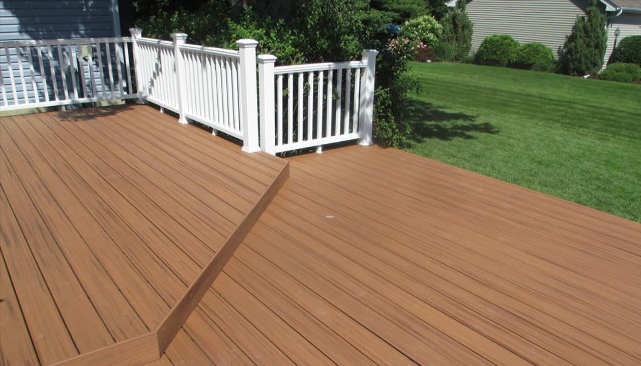 Trex Deck with Trex White Rail