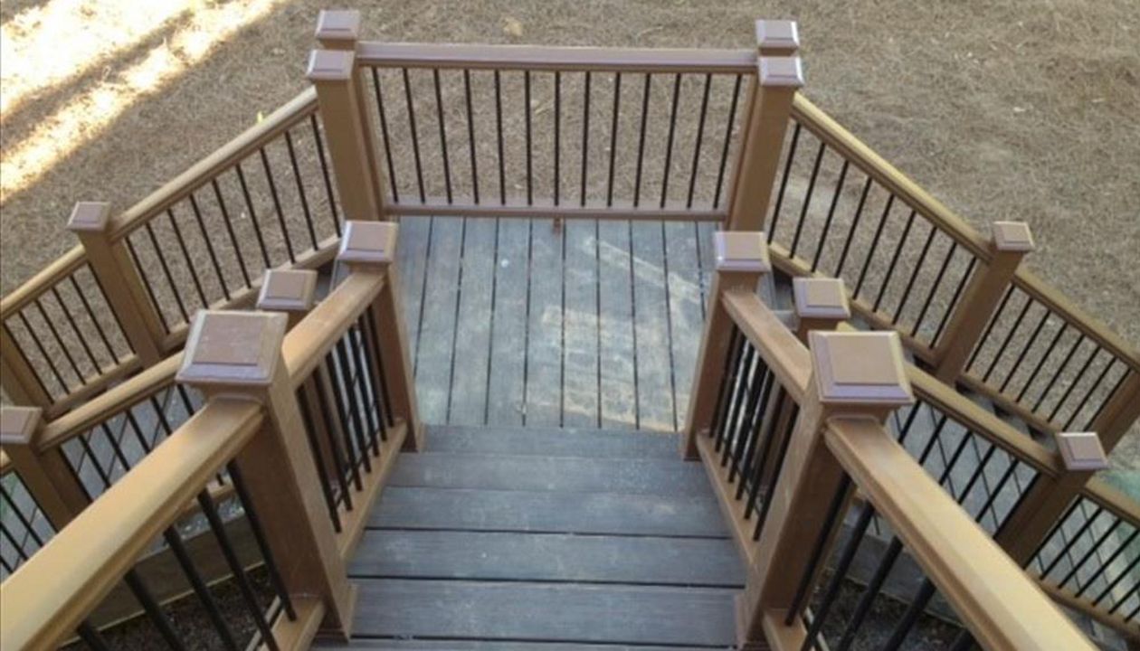 Trex Transcend Spiced Rum stairs & Transcend Treehouse handrails are a safe way back to the ground in any weather.