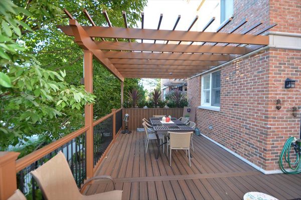 Trex Transcend Spiced Rum Decking, Tree House railing, aluminum balusters with Tree House Trex pergola - Chicago, IL