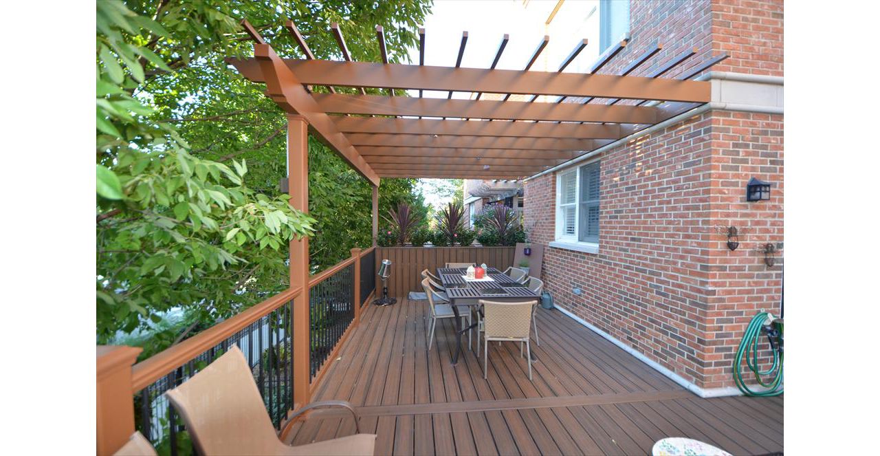 Trex Transcend Spiced Rum Decking, Tree House railing, aluminum balusters with Tree House Trex pergola - Chicago, IL