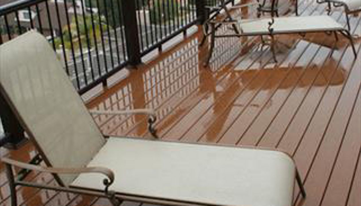 Trex Deck with 2 tone decking and handrails