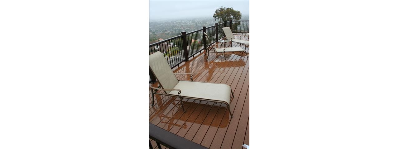 Trex Deck with 2 tone decking and handrails