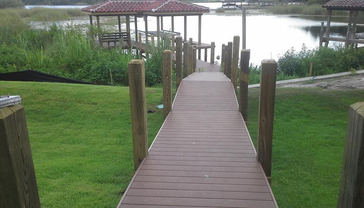 Trex Select Saddle Dock