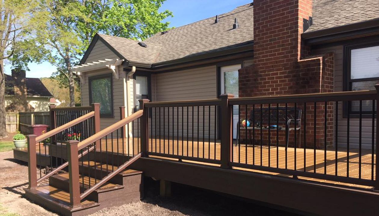 Trex Transcend Havana Gold decking with Transcend Vintage Lantern Cocktail Railing