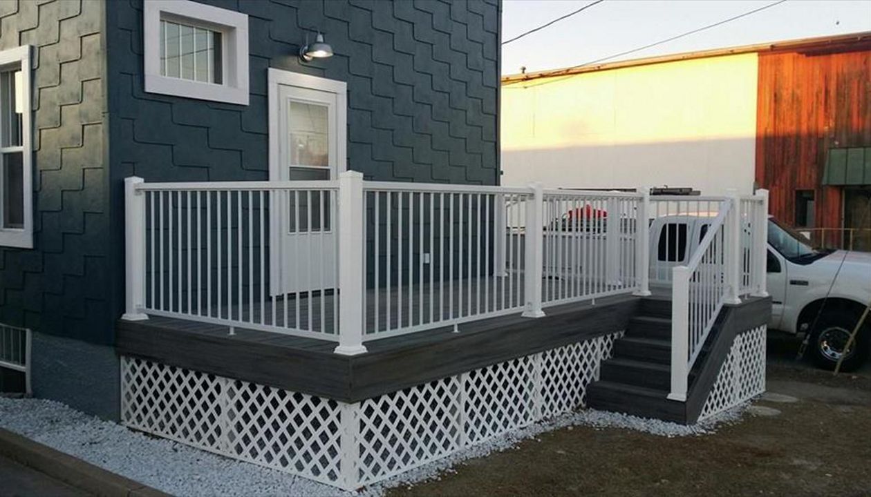 Trex Transcend Island Mist decking at Lake of the Ozarks