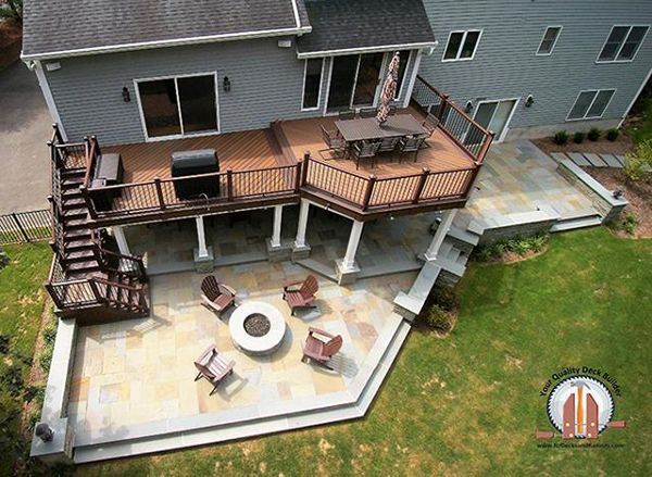 Custom deck with Spiced Rum Body with Vintage Lantern border on steel framing in Allendale, NJ
