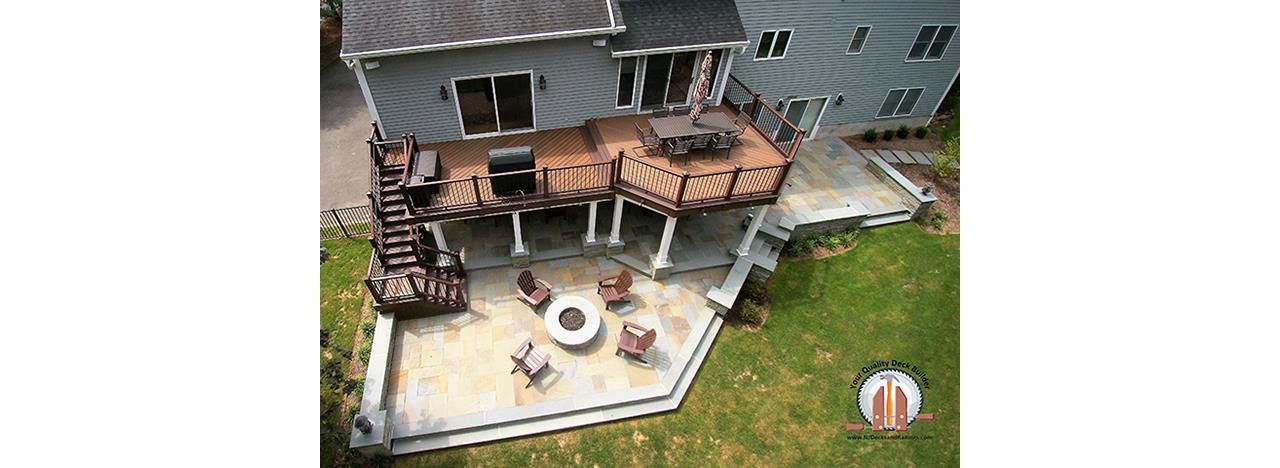 Custom deck with Spiced Rum Body with Vintage Lantern border on steel framing in Allendale, NJ