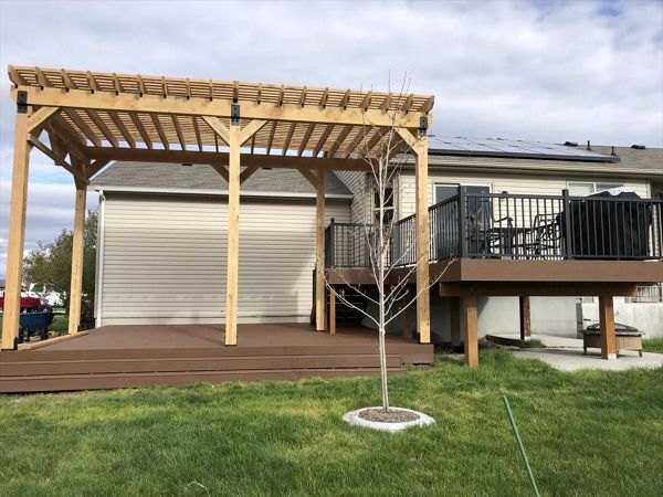 Saddle Select Deck with Metal Railing and Cedar Pergola