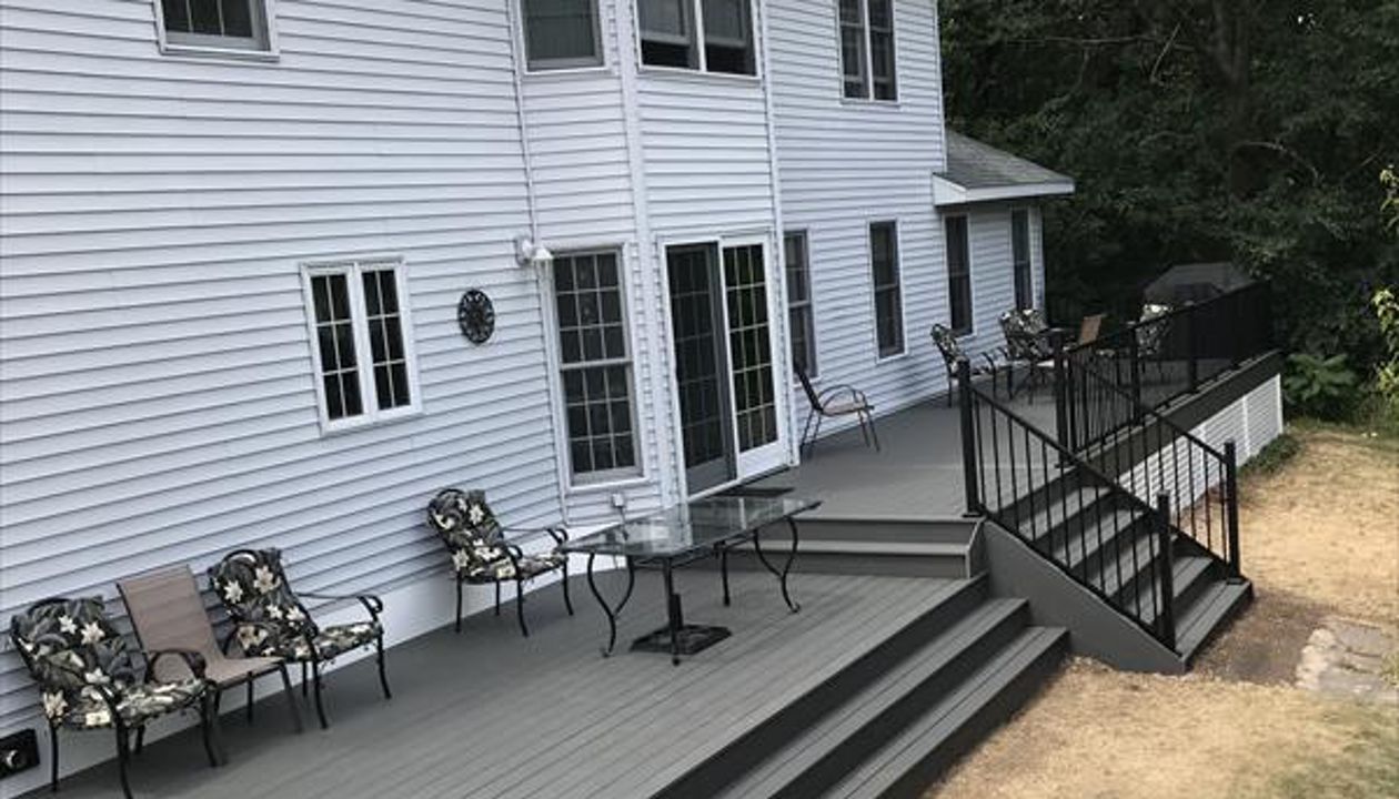 Trex Enhance Clam Shell