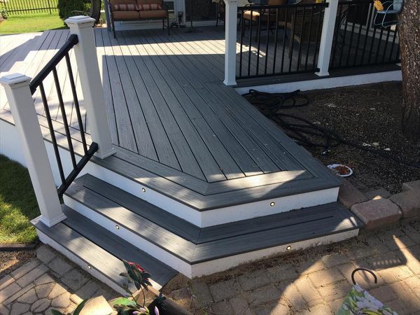 Transcend decking in Island Mist with a double picture frame and stair lighting. Signature Black handrail with white posts and lighted post caps.