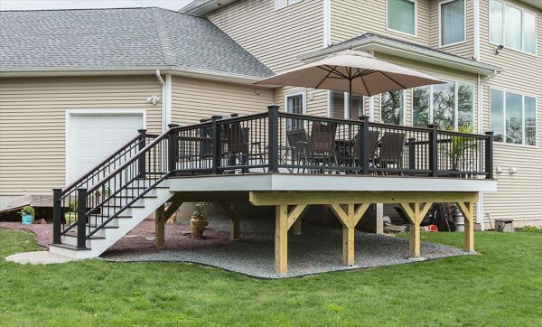 Trex LR-1 Black Aluminum Railing with Fire Pit cocktail rail