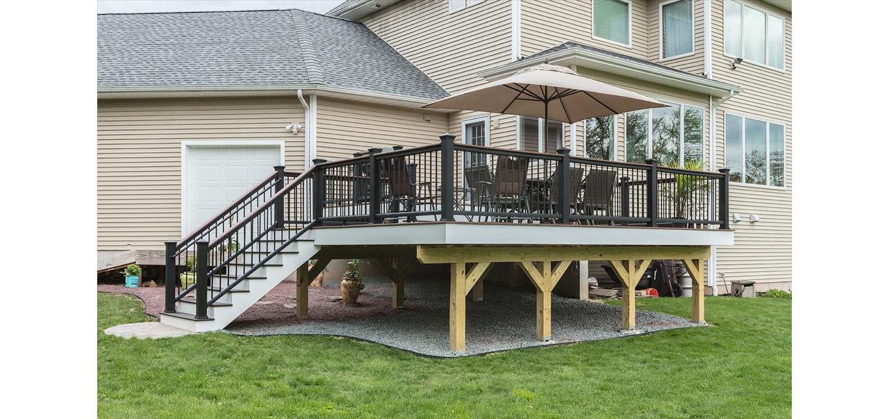 Trex LR-1 Black Aluminum Railing with Fire Pit cocktail rail