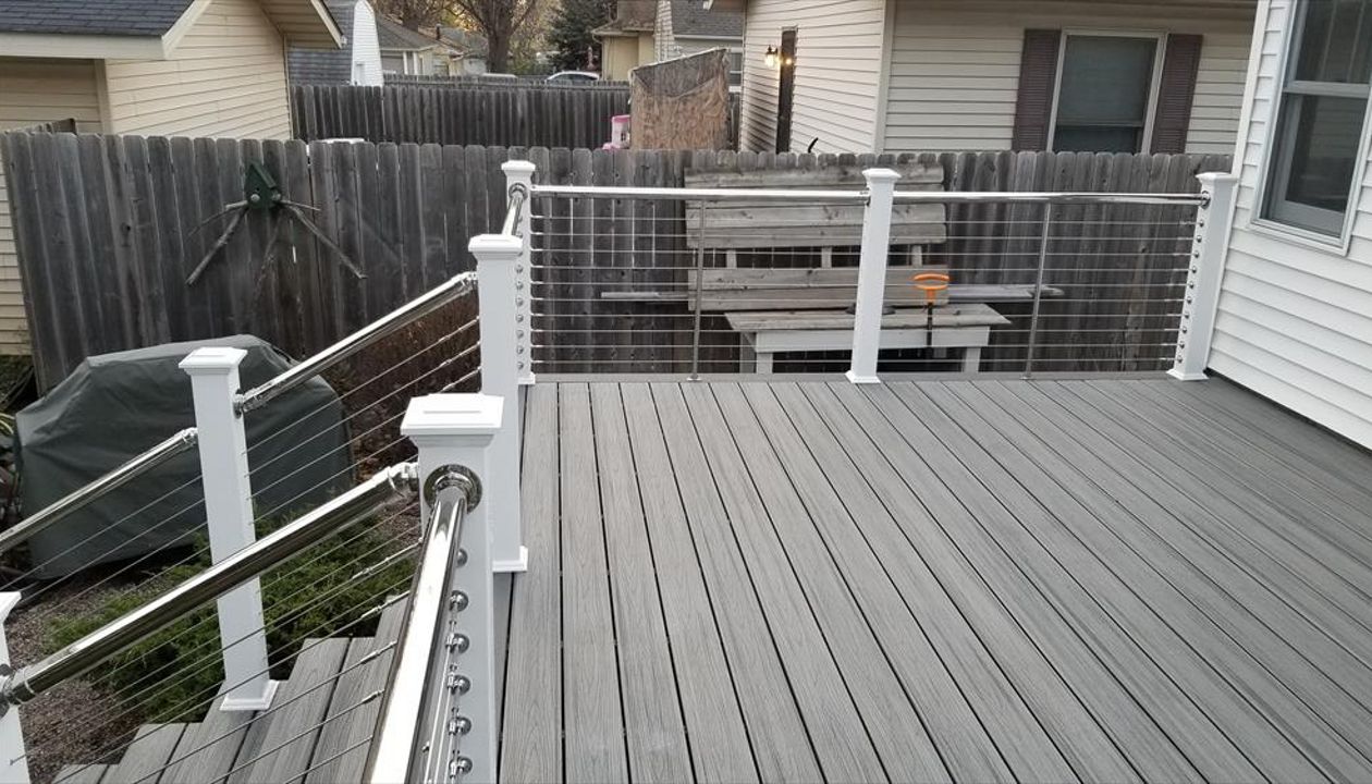 den fascia fasteners,Trex Enhance Clam shell picture frame serving the Twin Cites, picture frame, hidden fasteners, Hastings, Woodbury, Egan, Edina, Minneapolis, Lake of the Isles