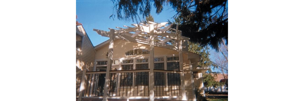 Trex Transcends with Vinyl Pergola