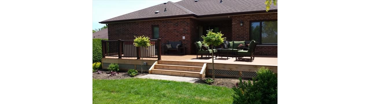 Tiki torch deck with vintage lantern rail