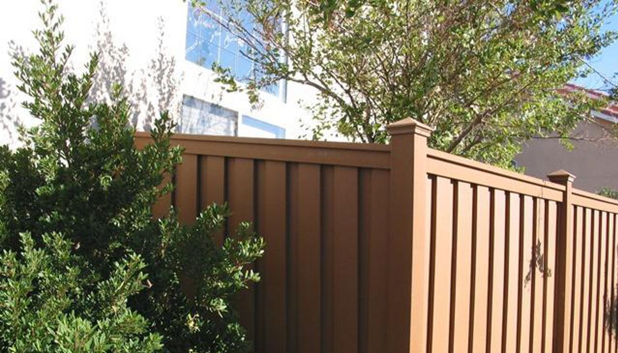 Santa Clara, CA - Trex Seclusions fencing in Saddle