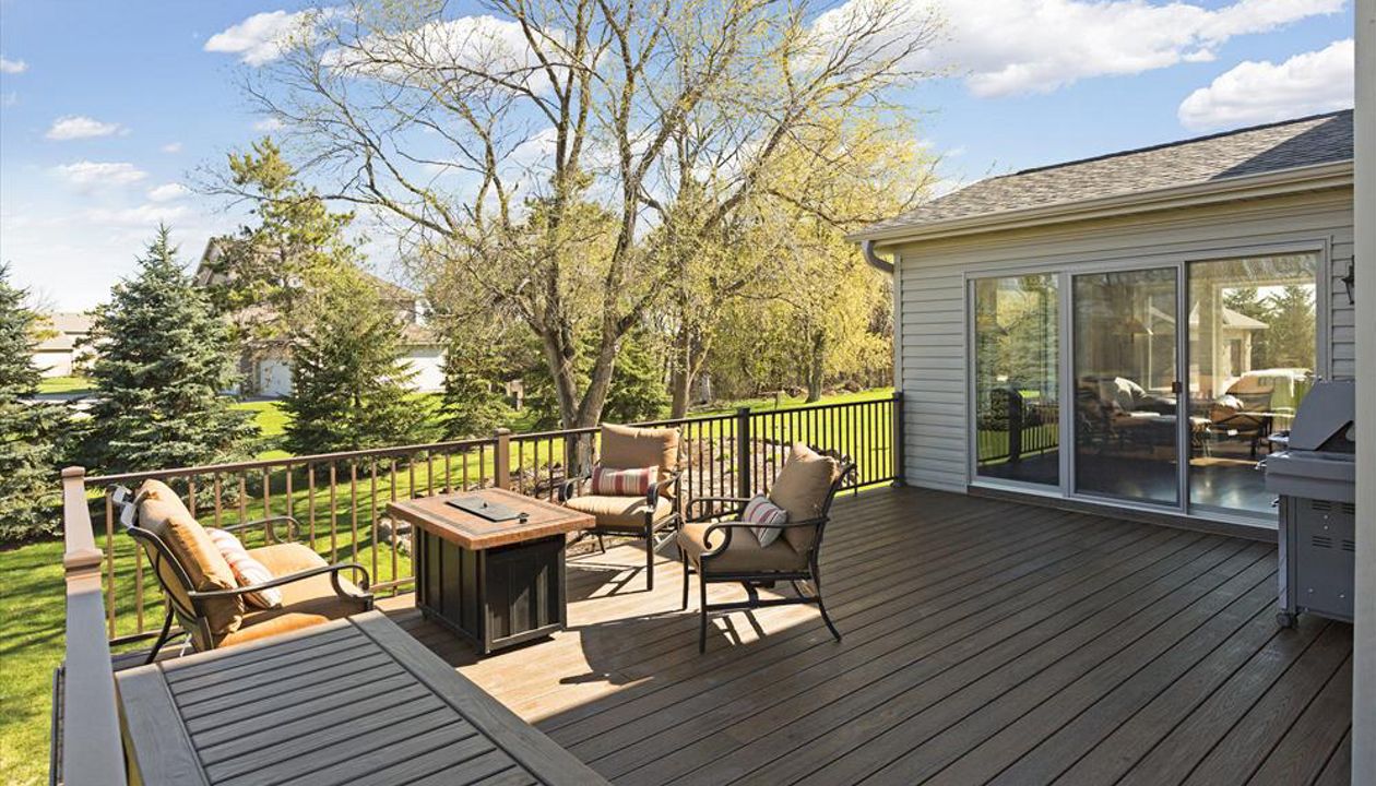 Trex Tropical Transcend Spiced Rum Decking with Bronze Aluminum Railing in Minneapolis, MN Area
