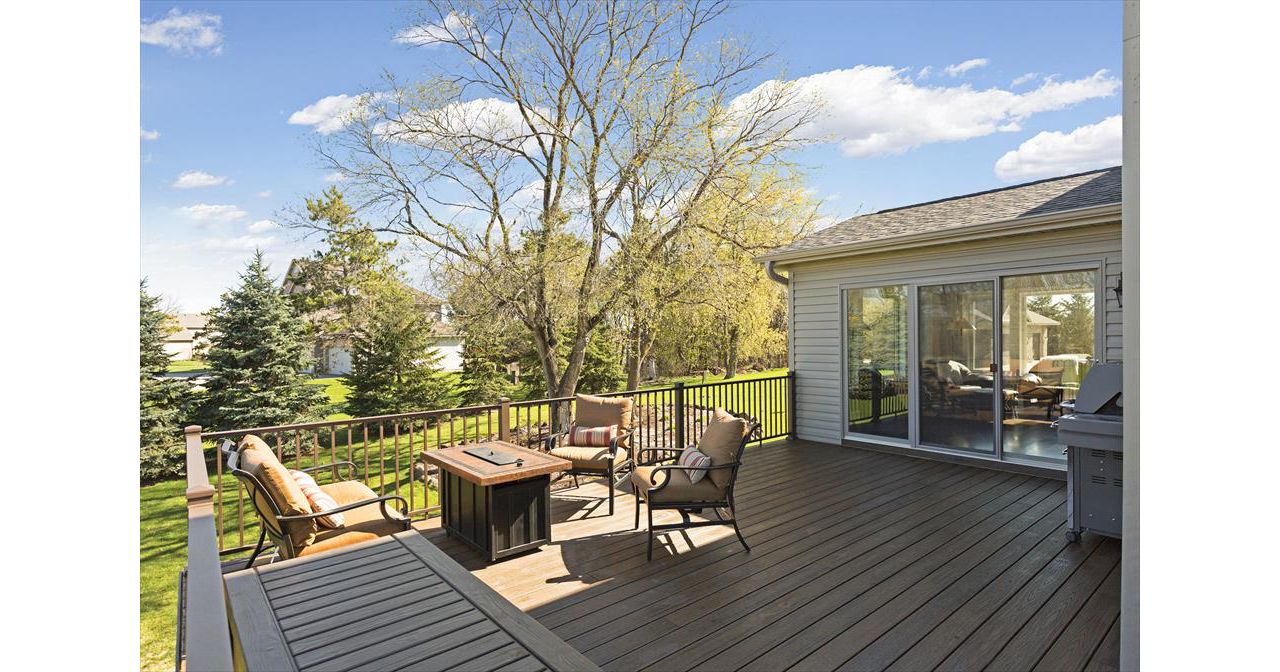 Trex Tropical Transcend Spiced Rum Decking with Bronze Aluminum Railing in Minneapolis, MN Area