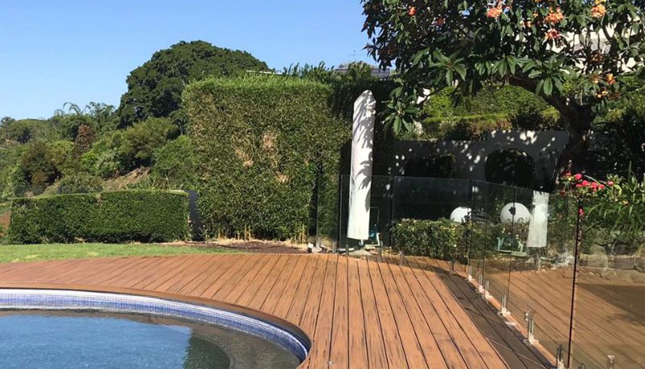 Trex Transcend in Havana Gold, perfect for around the pool