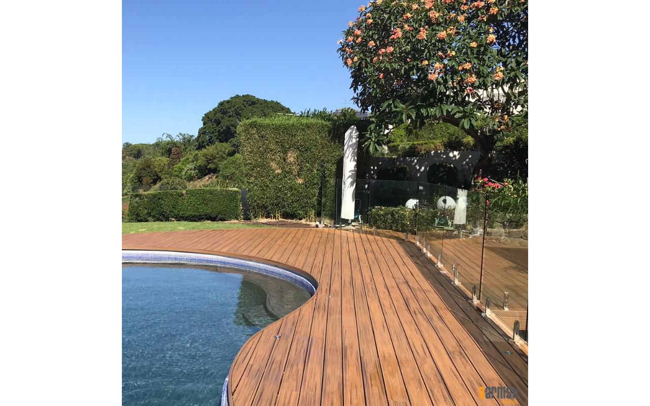 Trex Transcend in Havana Gold, perfect for around the pool