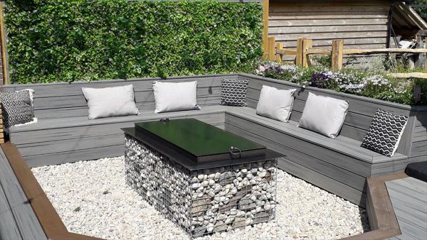 Project outline: Create an entertaining space with seats and a fire pit the customer opted for Island Mist Transcend deck plank with Toasted Sand Transcend border plank
