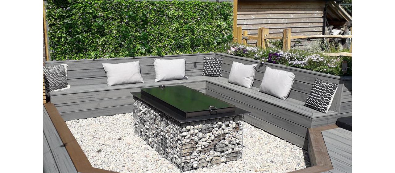 Project outline: Create an entertaining space with seats and a fire pit the customer opted for Island Mist Transcend deck plank with Toasted Sand Transcend border plank