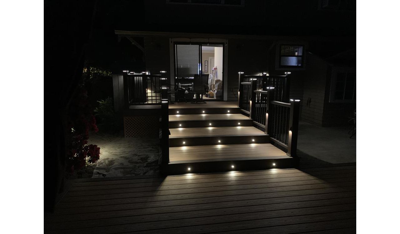Trex Transcend Tiki Torch decking with Vintage Lantern boarder, Transcend Vintage Lantern railing with metal balusters and Trex lighting