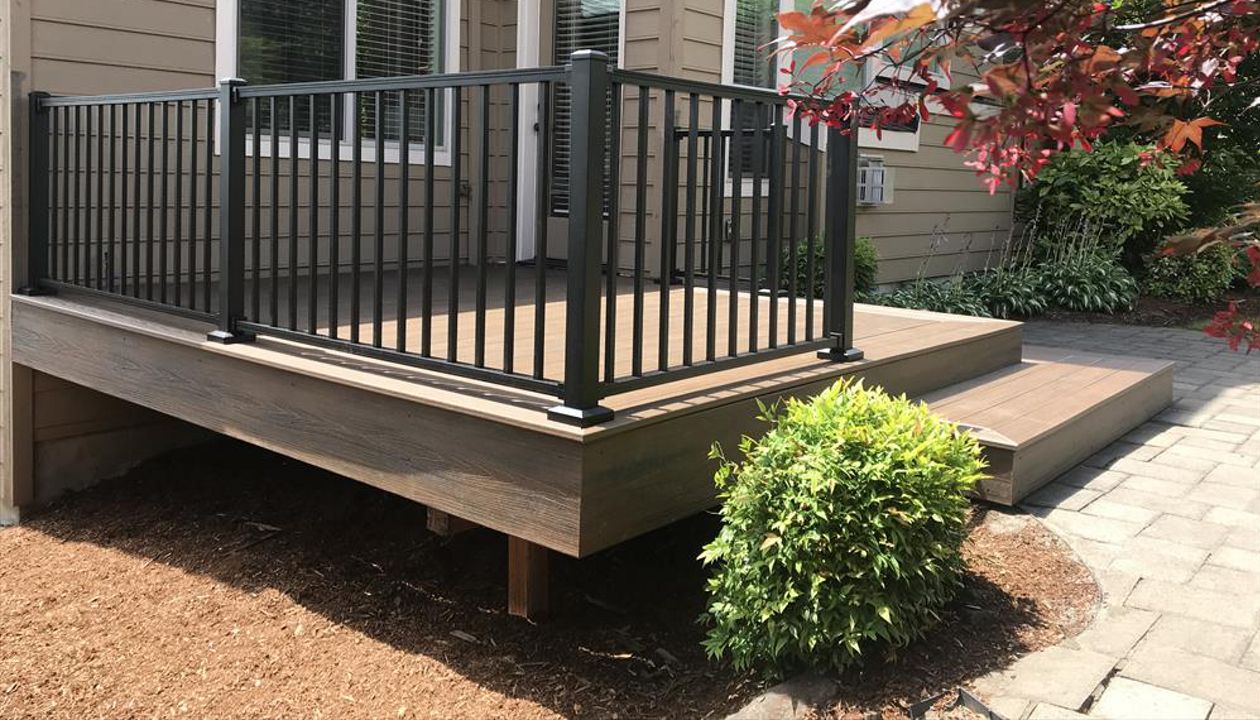 Trex Spiced Rum oasis featuring Trex Signature railing. Happy Valley, Oregon