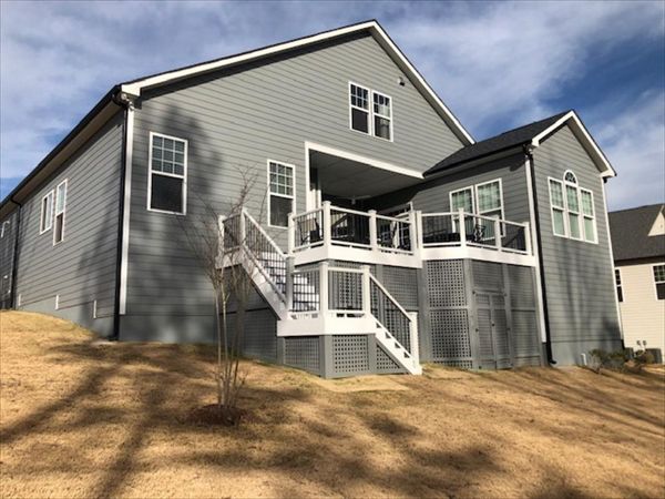 Trex Foggy Wharf Enhance Naturals deck with Transcend White handrails is the envy of the neighborhood!