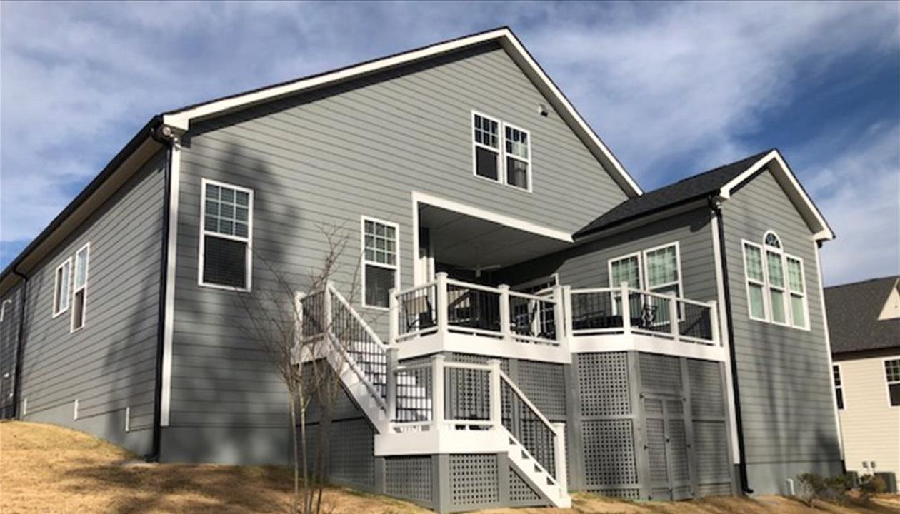 Trex Foggy Wharf Enhance Naturals deck with Transcend White handrails is the envy of the neighborhood!