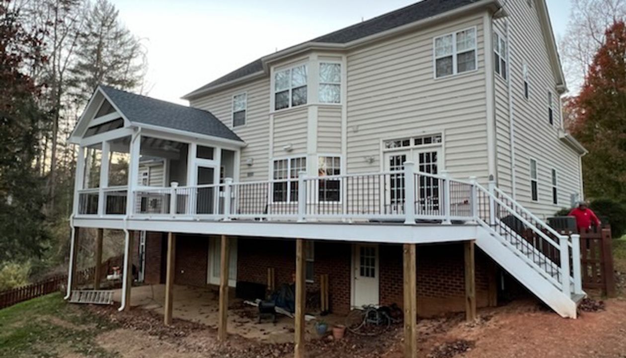 Trex Transcend Island Mist with Select Railing - Charlottesville