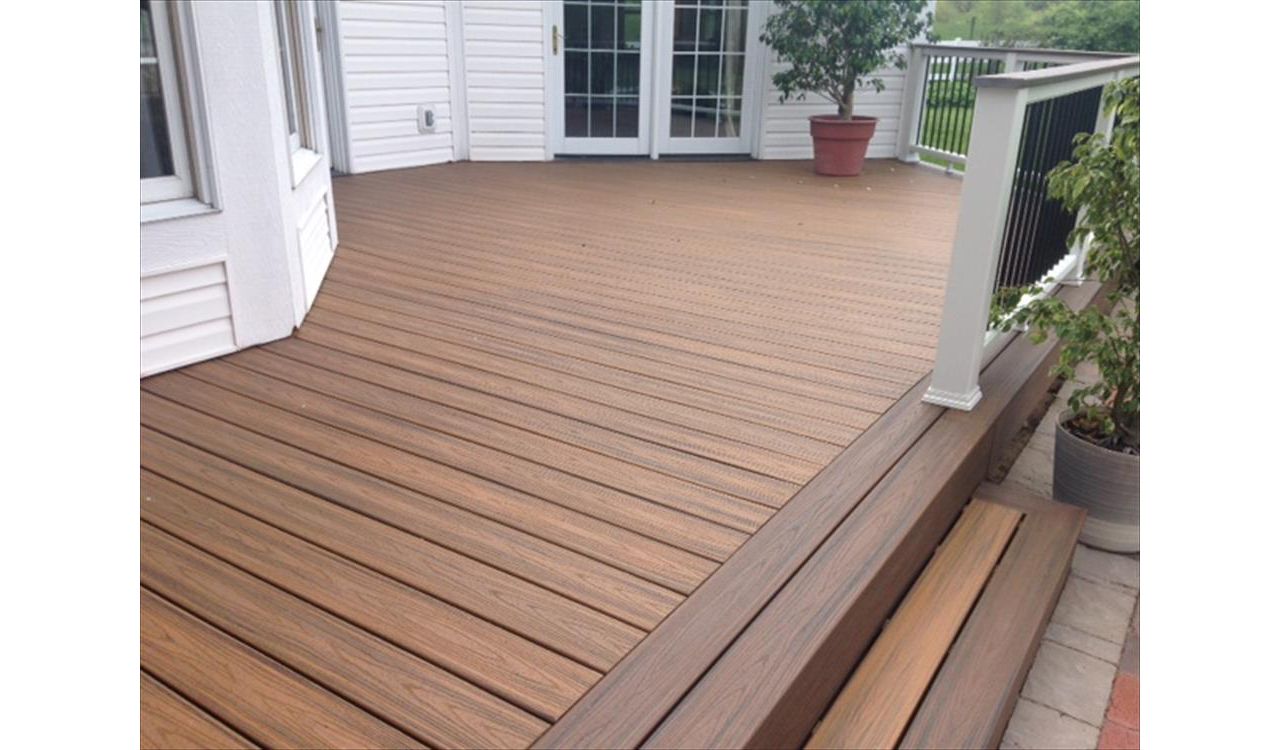 Trex Transcend Spice Rum Decking and Transcend railing.