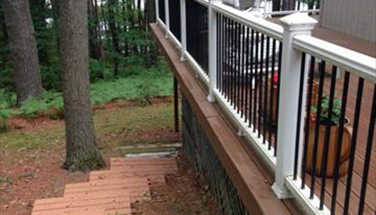 Transcend Railing w/ Aluminum Balusters